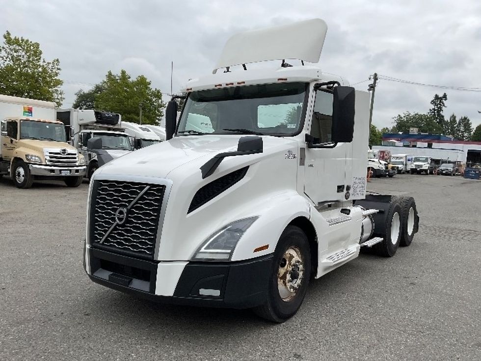 Day Cab Tractor-Heavy Duty Tractors-Volvo-2019-VNL64T300-Delta-BC-122,888\n\t\tkm-$ 79,250 - Image 3