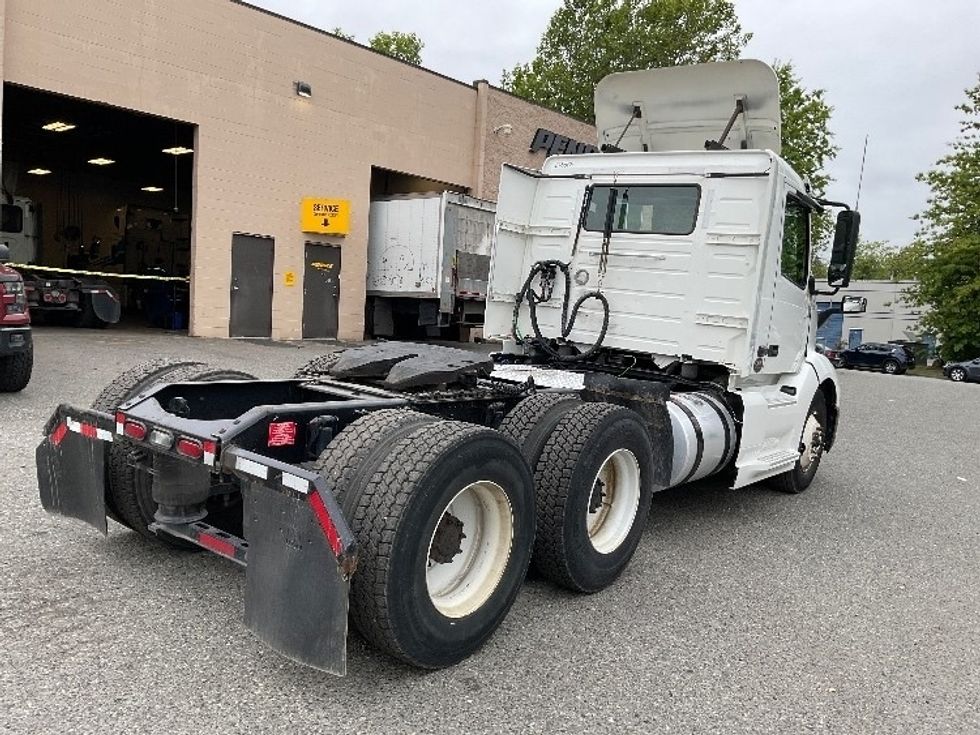 Day Cab Tractor-Heavy Duty Tractors-Volvo-2019-VNL64T300-Delta-BC-122,888\n\t\tkm-$ 79,250 - Image 7
