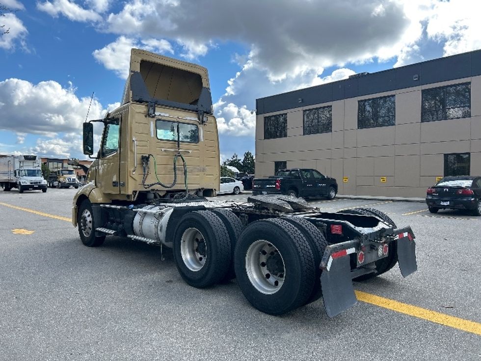 Day Cab Tractor-Heavy Duty Tractors-Volvo-2019-VNL64T300-Delta-BC-380,209\n\t\tkm-$ 65,250 - Image 5