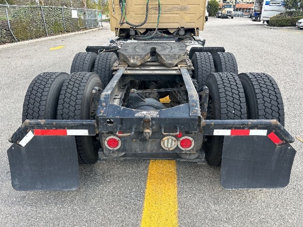 Day Cab Tractor-Heavy Duty Tractors-Volvo-2019-VNL64T300-Delta-BC-380,209\n\t\tkm-$ 65,250 - Image 6