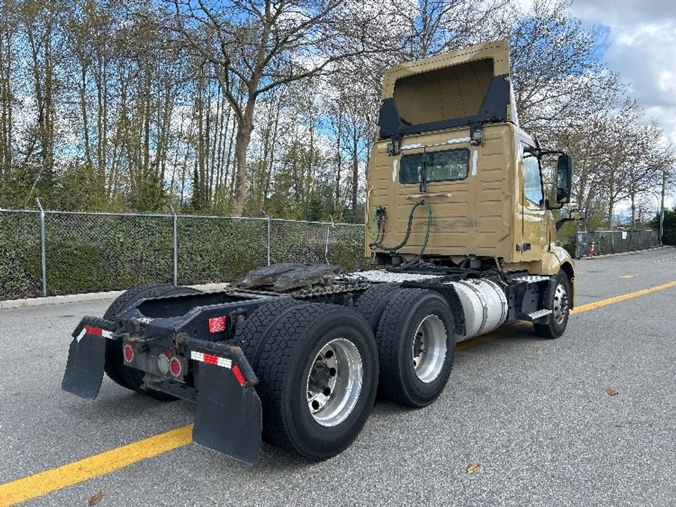 Day Cab Tractor-Heavy Duty Tractors-Volvo-2019-VNL64T300-Delta-BC-380,209\n\t\tkm-$ 65,250 - Image 7