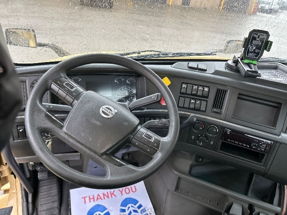 Day Cab Tractor-Heavy Duty Tractors-Volvo-2019-VNL64T300-Delta-BC-380,415\n\t\tkm-$ 61,500 - Image 10