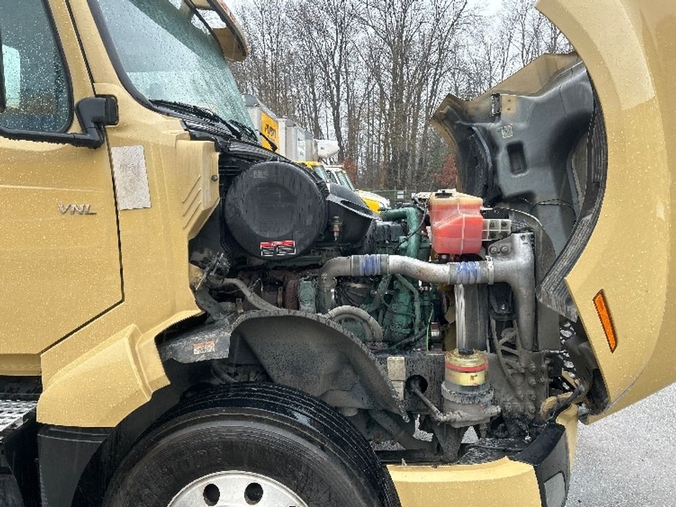 Day Cab Tractor-Heavy Duty Tractors-Volvo-2019-VNL64T300-Delta-BC-380,415\n\t\tkm-$ 61,500 - Image 14