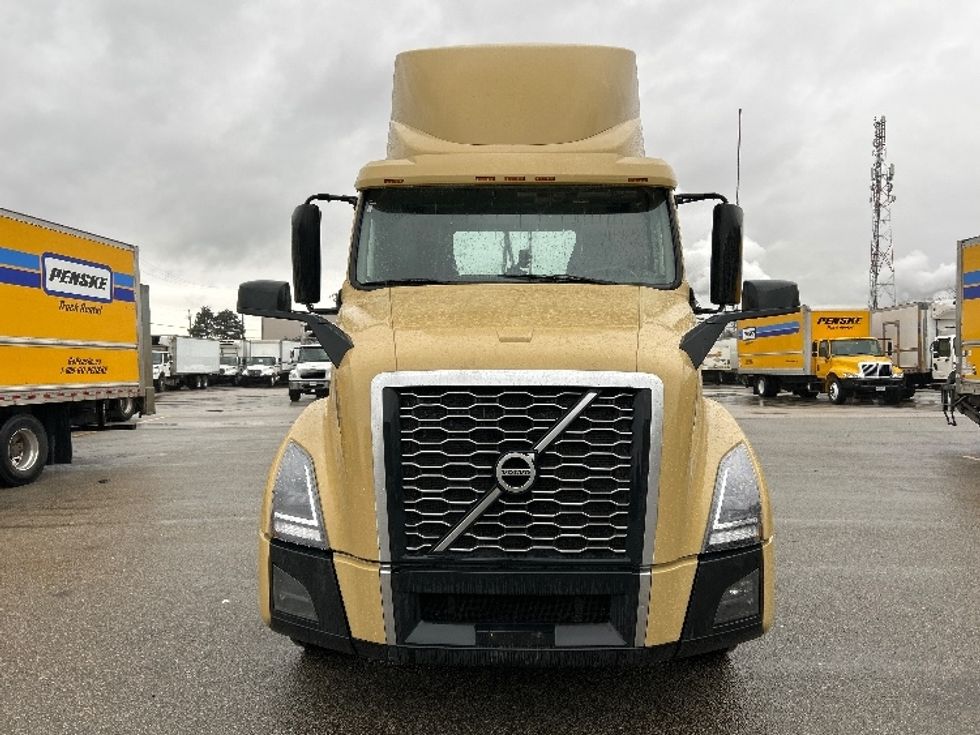 Day Cab Tractor-Heavy Duty Tractors-Volvo-2019-VNL64T300-Delta-BC-380,415\n\t\tkm-$ 61,500 - Image 2