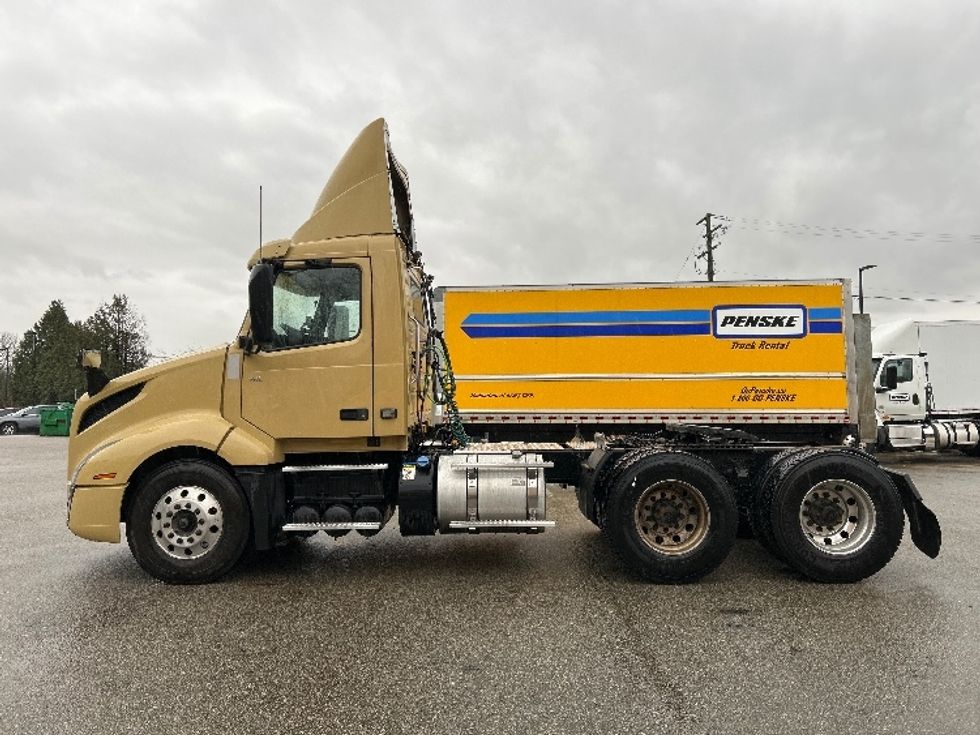 Day Cab Tractor-Heavy Duty Tractors-Volvo-2019-VNL64T300-Delta-BC-380,415\n\t\tkm-$ 61,500 - Image 4