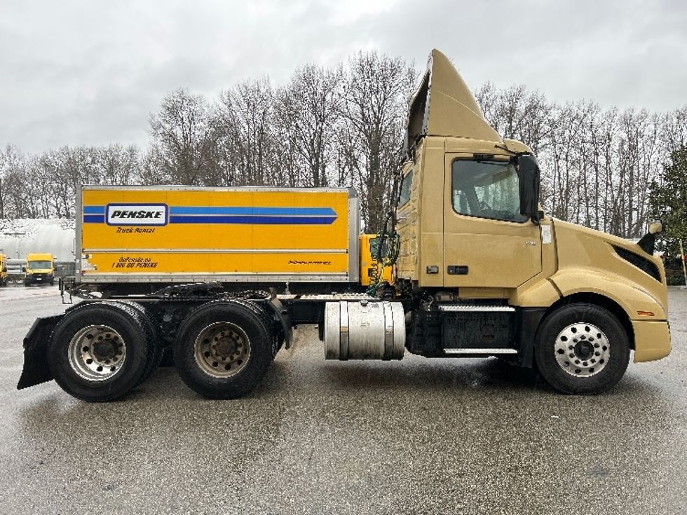 Day Cab Tractor-Heavy Duty Tractors-Volvo-2019-VNL64T300-Delta-BC-380,415\n\t\tkm-$ 61,500 - Image 8