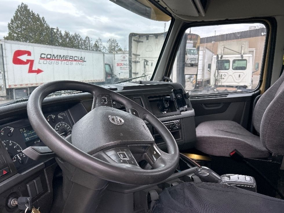 Day Cab Tractor-Heavy Duty Tractors-Volvo-2019-VNL64T300-Delta-BC-401,669\n\t\tkm-$ 60,750 - Image 10