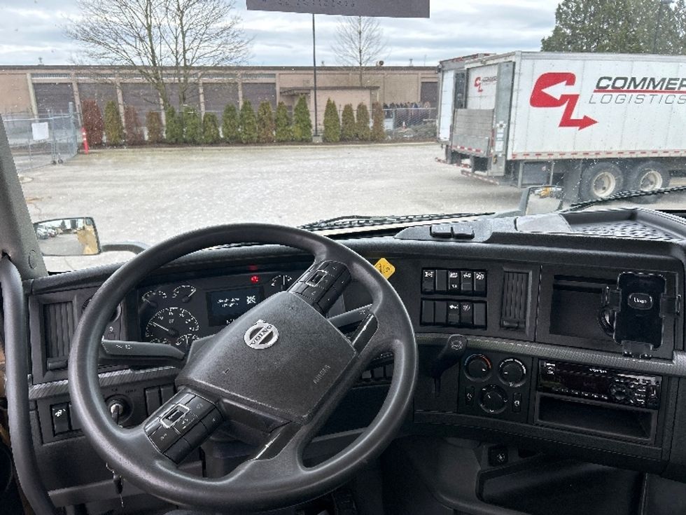 Day Cab Tractor-Heavy Duty Tractors-Volvo-2019-VNL64T300-Delta-BC-401,669\n\t\tkm-$ 60,750 - Image 11