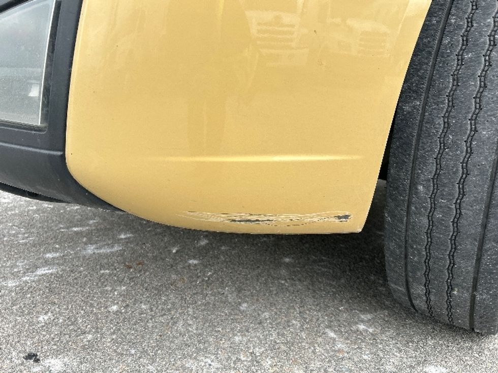 Day Cab Tractor-Heavy Duty Tractors-Volvo-2019-VNL64T300-Delta-BC-401,669\n\t\tkm-$ 60,750 - Image 17