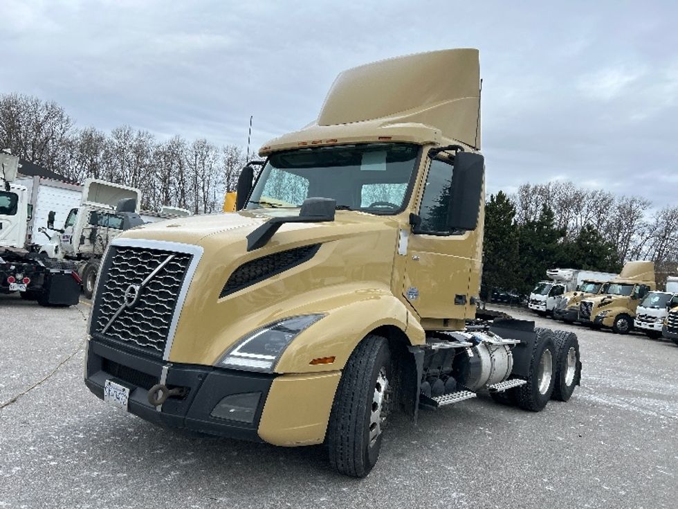 Day Cab Tractor-Heavy Duty Tractors-Volvo-2019-VNL64T300-Delta-BC-401,669\n\t\tkm-$ 60,750 - Image 3