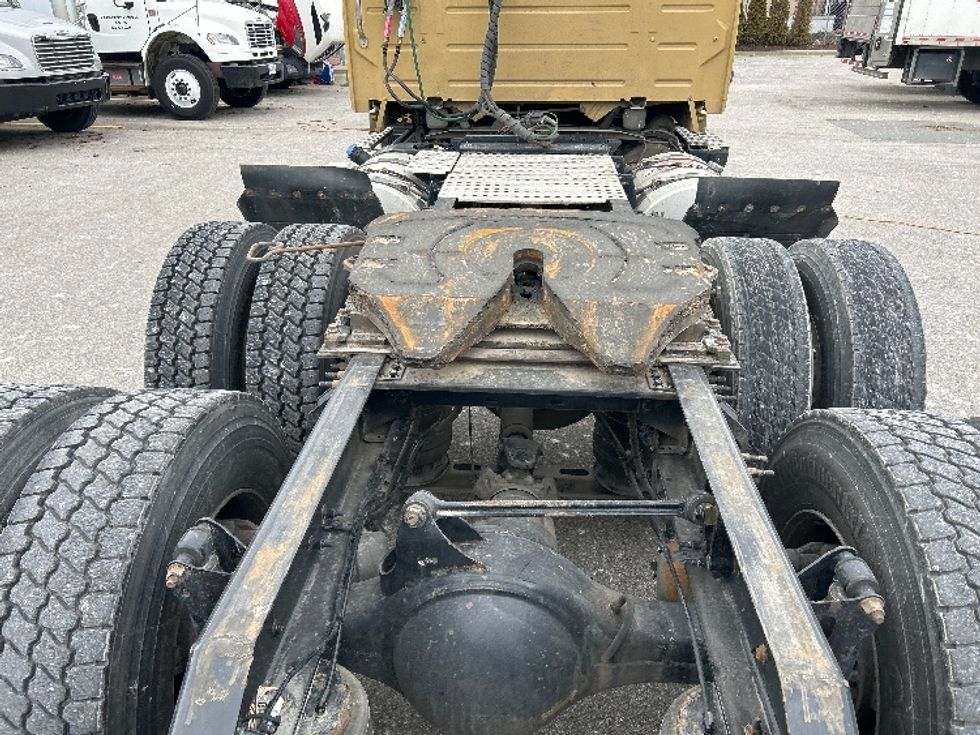 Day Cab Tractor-Heavy Duty Tractors-Volvo-2019-VNL64T300-Delta-BC-401,669\n\t\tkm-$ 60,750 - Image 6