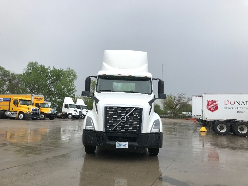 Day Cab Tractor-Heavy Duty Tractors-Volvo-2019-VNL64T300-Des Moines-IA-411,764\n\t\tmiles-$ 53,500 - Image 2