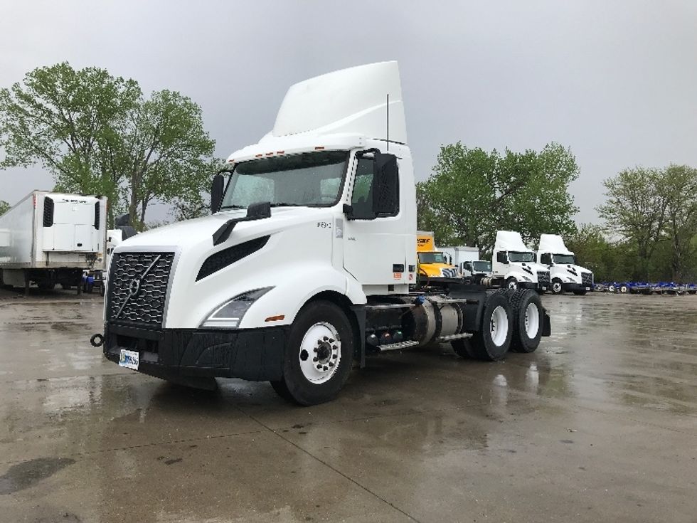 Day Cab Tractor-Heavy Duty Tractors-Volvo-2019-VNL64T300-Des Moines-IA-411,764\n\t\tmiles-$ 53,500 - Image 3