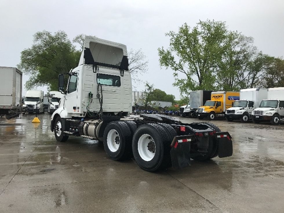 Day Cab Tractor-Heavy Duty Tractors-Volvo-2019-VNL64T300-Des Moines-IA-411,764\n\t\tmiles-$ 53,500 - Image 5