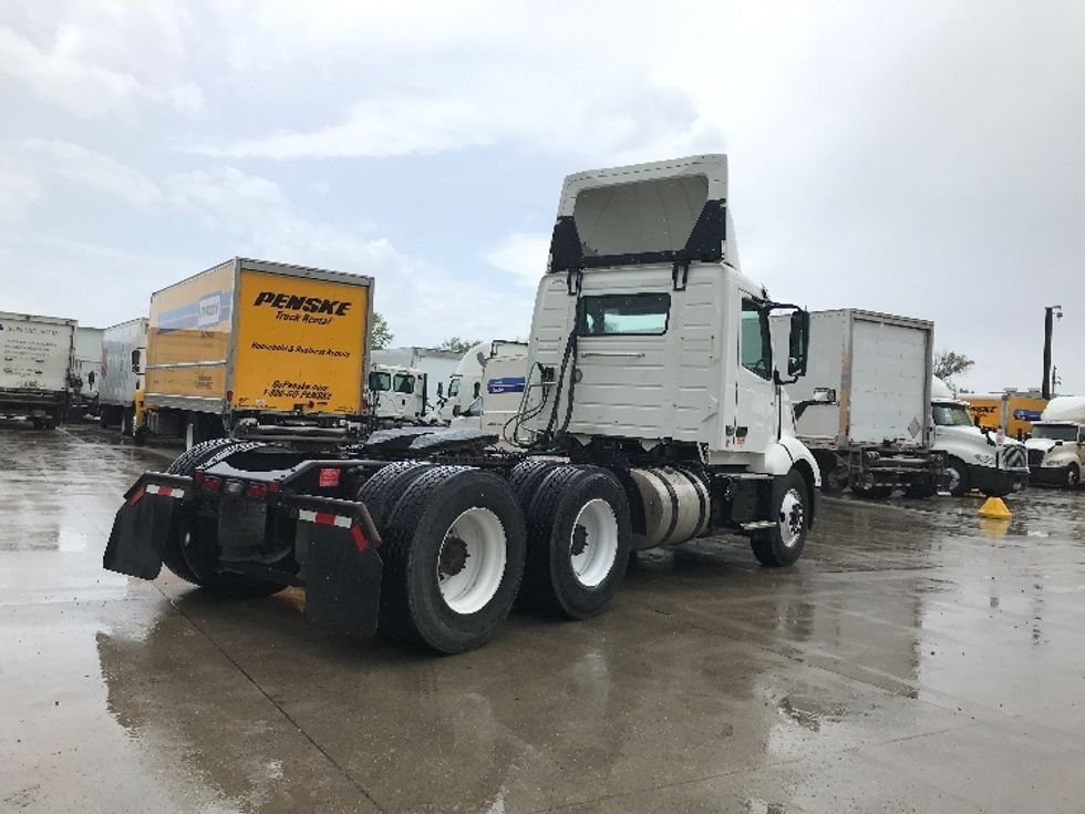 Day Cab Tractor-Heavy Duty Tractors-Volvo-2019-VNL64T300-Des Moines-IA-411,764\n\t\tmiles-$ 53,500 - Image 7