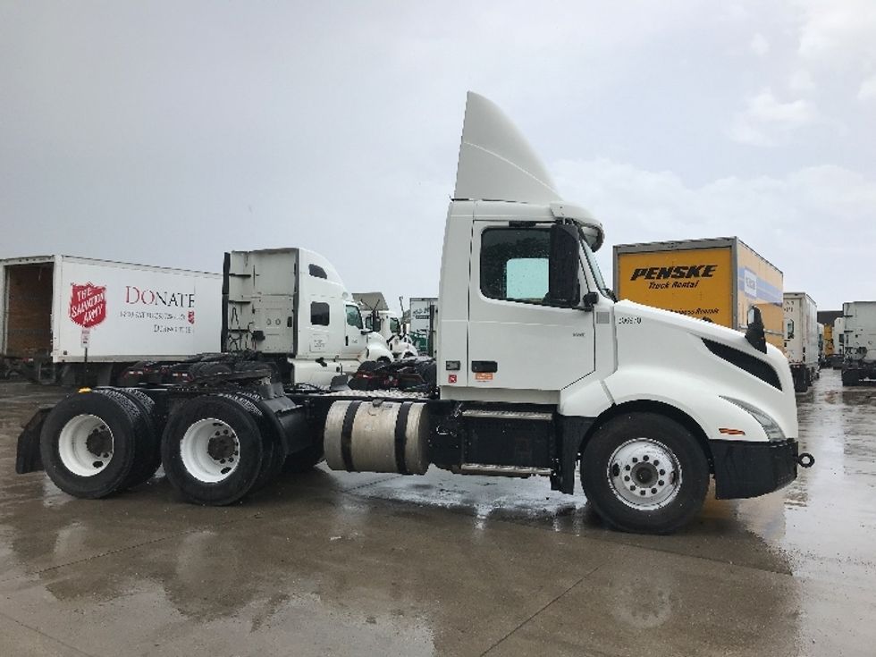 Day Cab Tractor-Heavy Duty Tractors-Volvo-2019-VNL64T300-Des Moines-IA-411,764\n\t\tmiles-$ 53,500 - Image 8