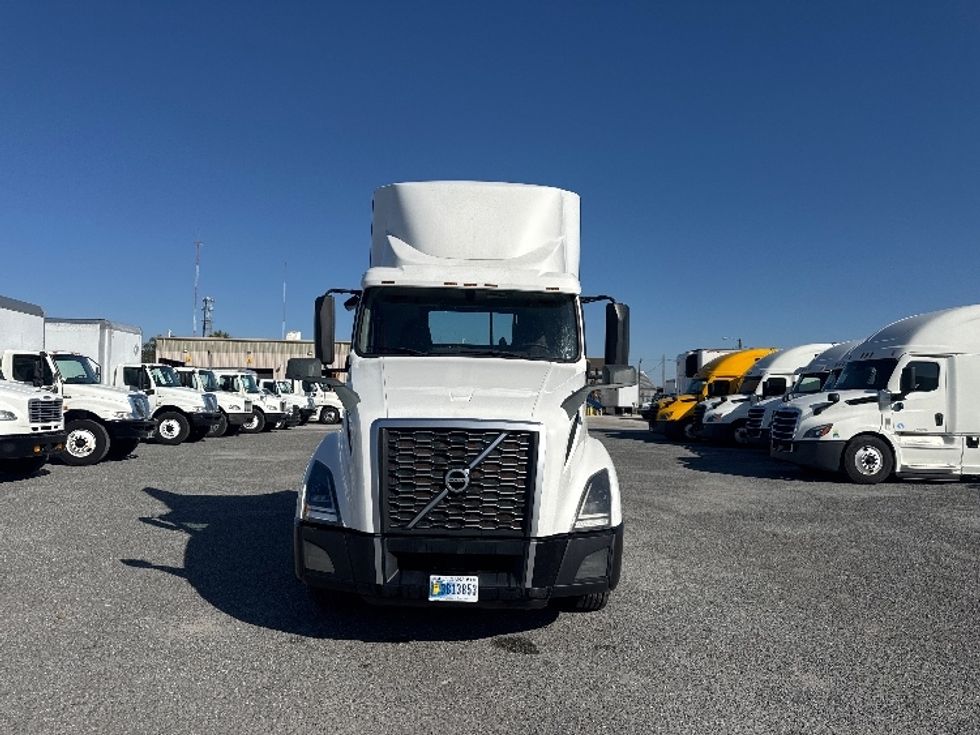 Day Cab Tractor-Heavy Duty Tractors-Volvo-2019-VNL64T300-Dothan-AL-518,345\n\t\tmiles-$ 37,500 - Image 2