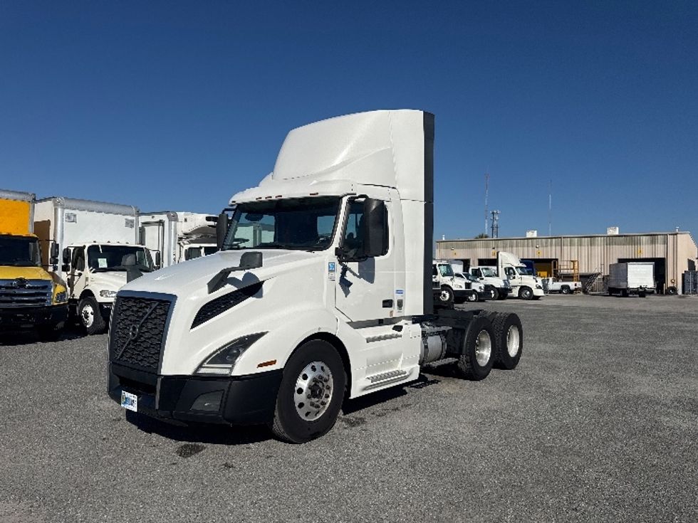 Day Cab Tractor-Heavy Duty Tractors-Volvo-2019-VNL64T300-Dothan-AL-518,345\n\t\tmiles-$ 37,500 - Image 3