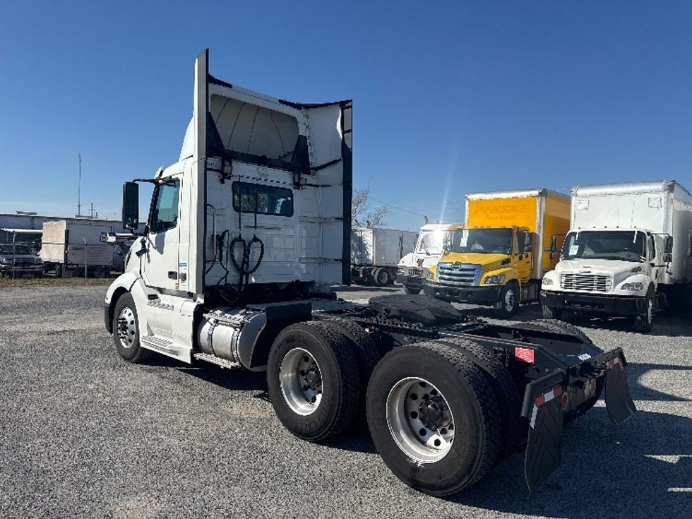 Day Cab Tractor-Heavy Duty Tractors-Volvo-2019-VNL64T300-Dothan-AL-518,345\n\t\tmiles-$ 37,500 - Image 5