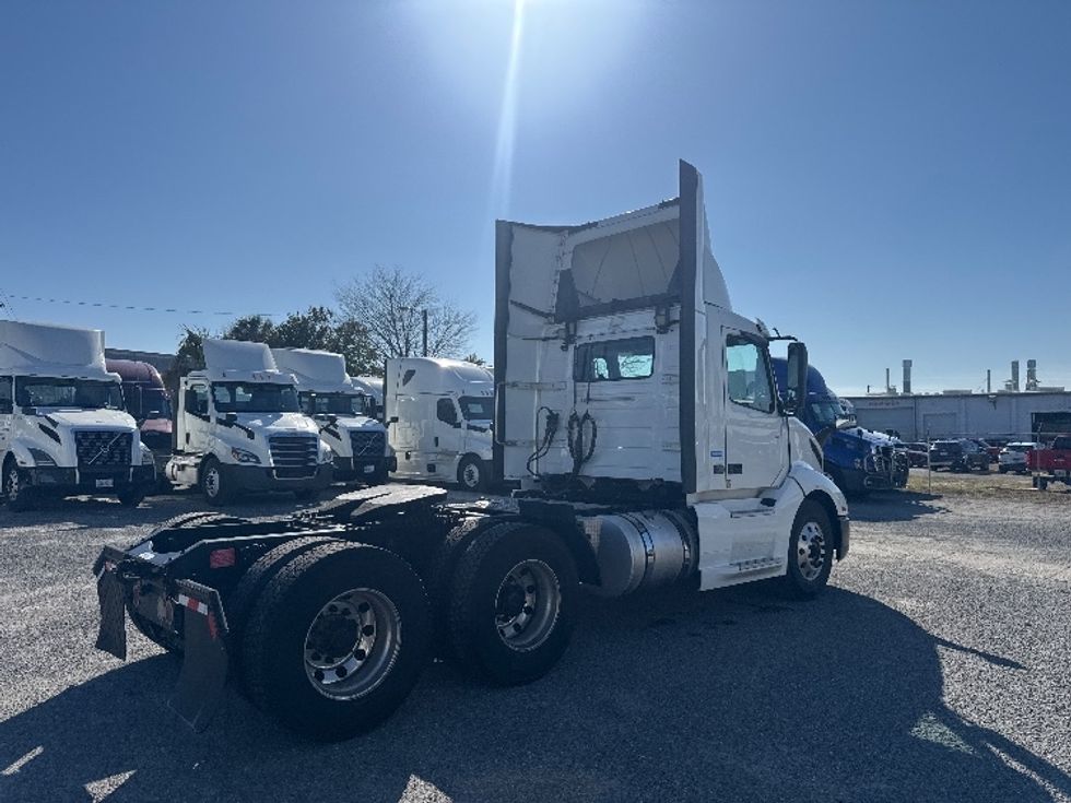 Day Cab Tractor-Heavy Duty Tractors-Volvo-2019-VNL64T300-Dothan-AL-518,345\n\t\tmiles-$ 37,500 - Image 7