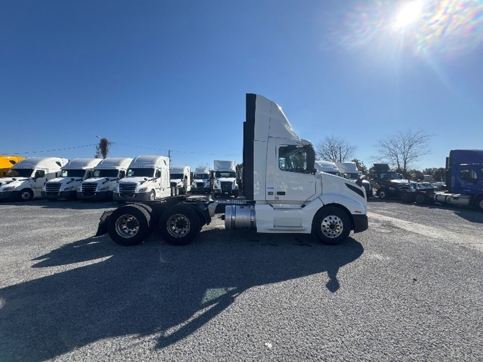 Day Cab Tractor-Heavy Duty Tractors-Volvo-2019-VNL64T300-Dothan-AL-518,345\n\t\tmiles-$ 37,500 - Image 8