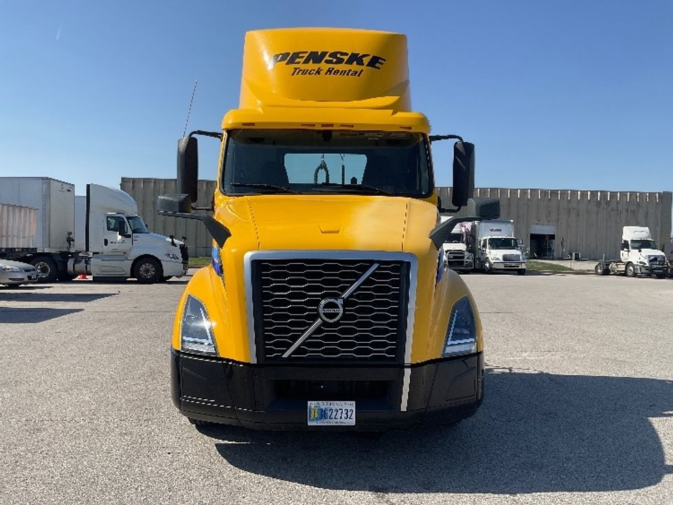 Day Cab Tractor-Heavy Duty Tractors-Volvo-2019-VNL64T300-Earth City-MO-350,389\n\t\tmiles-$ 40,750 - Image 2