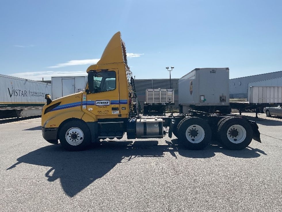 Day Cab Tractor-Heavy Duty Tractors-Volvo-2019-VNL64T300-Earth City-MO-350,389\n\t\tmiles-$ 40,750 - Image 4