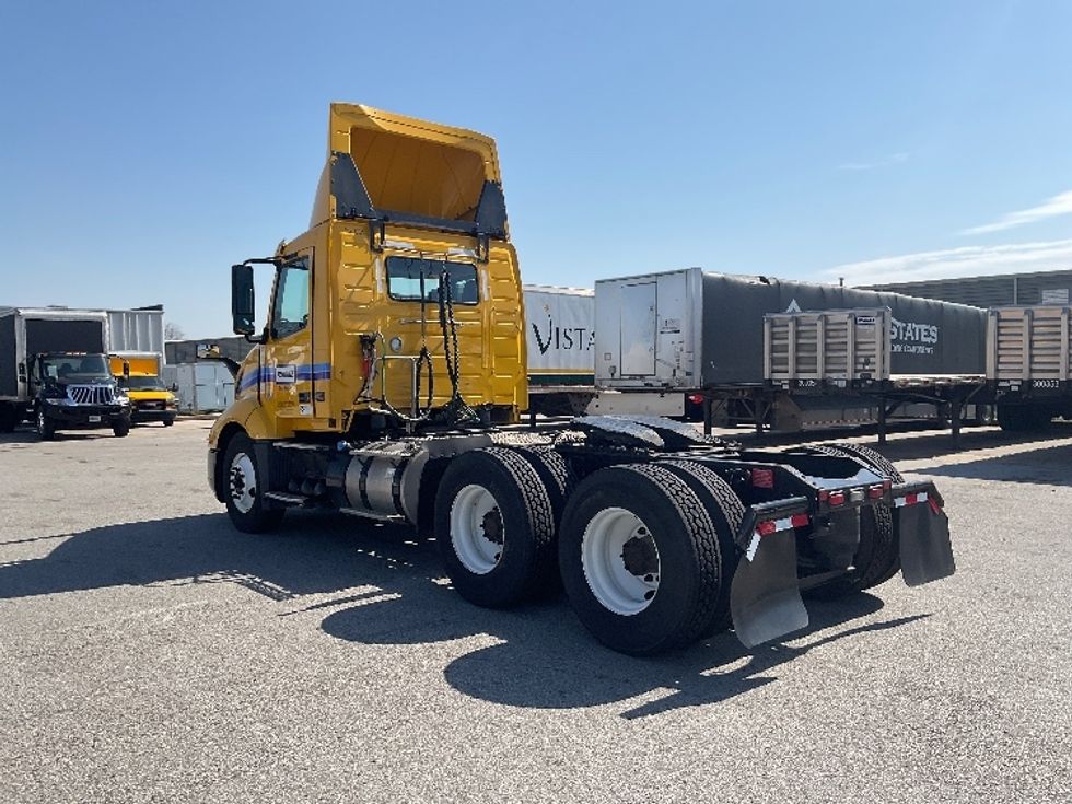 Day Cab Tractor-Heavy Duty Tractors-Volvo-2019-VNL64T300-Earth City-MO-350,389\n\t\tmiles-$ 40,750 - Image 5