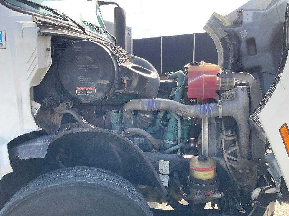 Day Cab Tractor-Heavy Duty Tractors-Volvo-2019-VNL64T300-Elizabethtown-KY-381,435\n\t\tmiles-$ 41,000 - Image 15