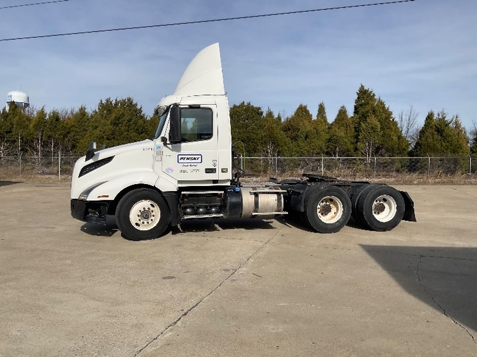 Day Cab Tractor-Heavy Duty Tractors-Volvo-2019-VNL64T300-Elizabethtown-KY-381,435\n\t\tmiles-$ 41,000 - Image 4