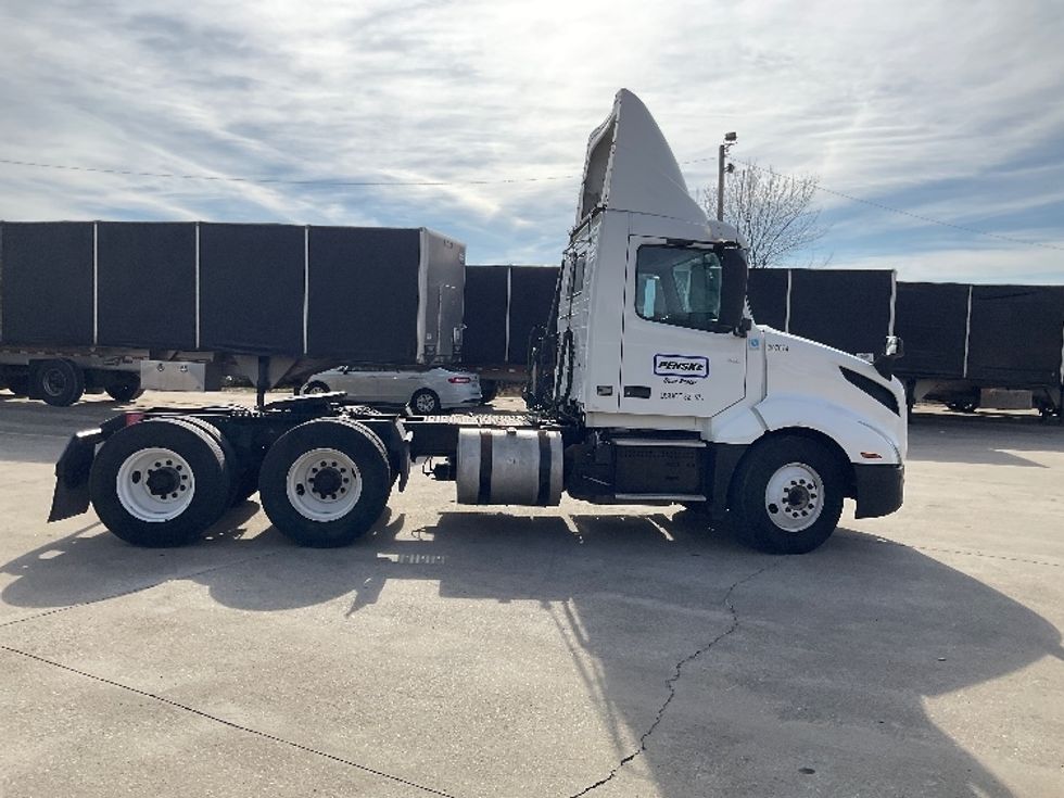 Day Cab Tractor-Heavy Duty Tractors-Volvo-2019-VNL64T300-Elizabethtown-KY-381,435\n\t\tmiles-$ 41,000 - Image 8