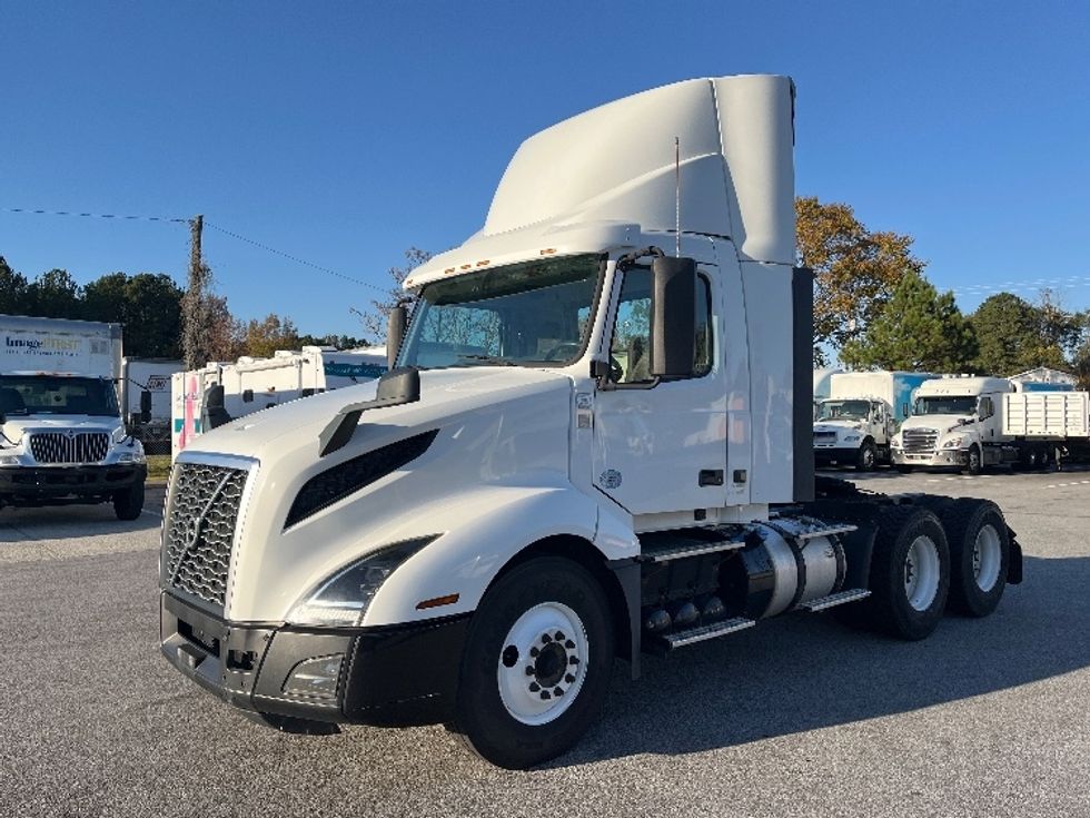 Day Cab Tractor-Heavy Duty Tractors-Volvo-2019-VNL64T300-Florence-SC-317,279\n\t\tmiles-$ 47,000 - Image 3