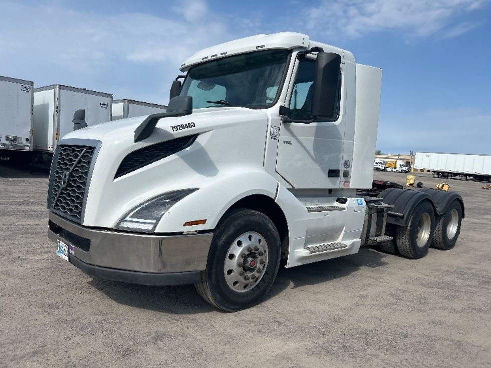 Day Cab Tractor-Heavy Duty Tractors-Volvo-2019-VNL64T300-Flower Mound-TX-333,094\n\t\tmiles-$ 52,250 - Image 3