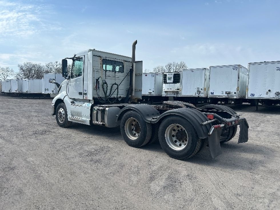 Day Cab Tractor-Heavy Duty Tractors-Volvo-2019-VNL64T300-Flower Mound-TX-333,094\n\t\tmiles-$ 52,250 - Image 5