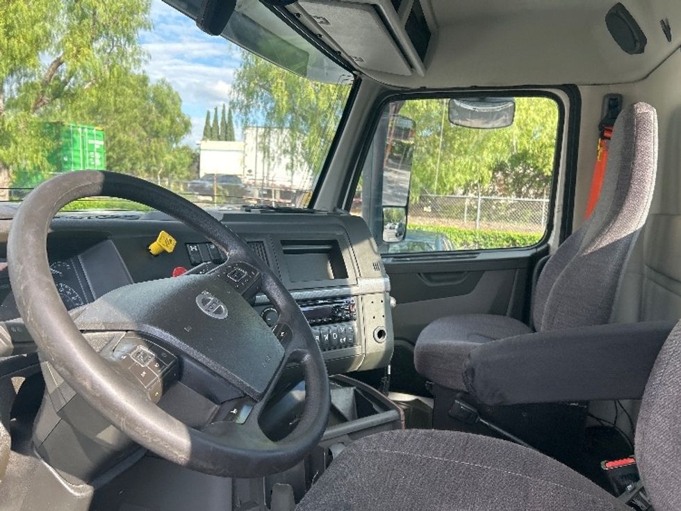 Day Cab Tractor-Heavy Duty Tractors-Volvo-2019-VNL64T300-Fontana-CA-390,868\n\t\tmiles-$ 43,750 - Image 10