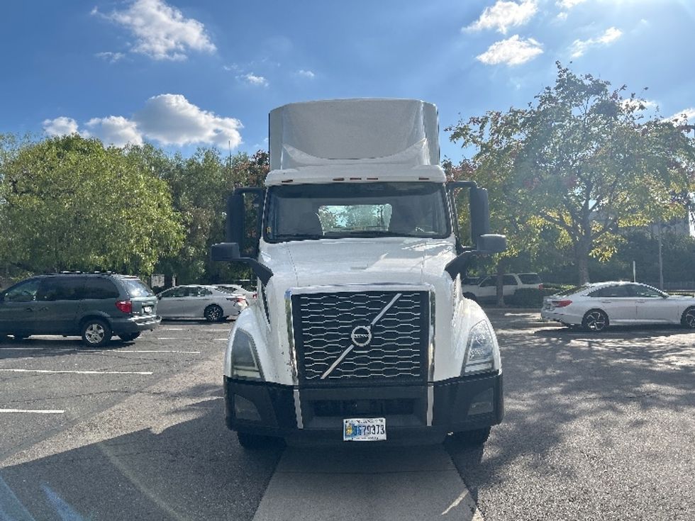 Day Cab Tractor-Heavy Duty Tractors-Volvo-2019-VNL64T300-Fontana-CA-390,868\n\t\tmiles-$ 43,750 - Image 2