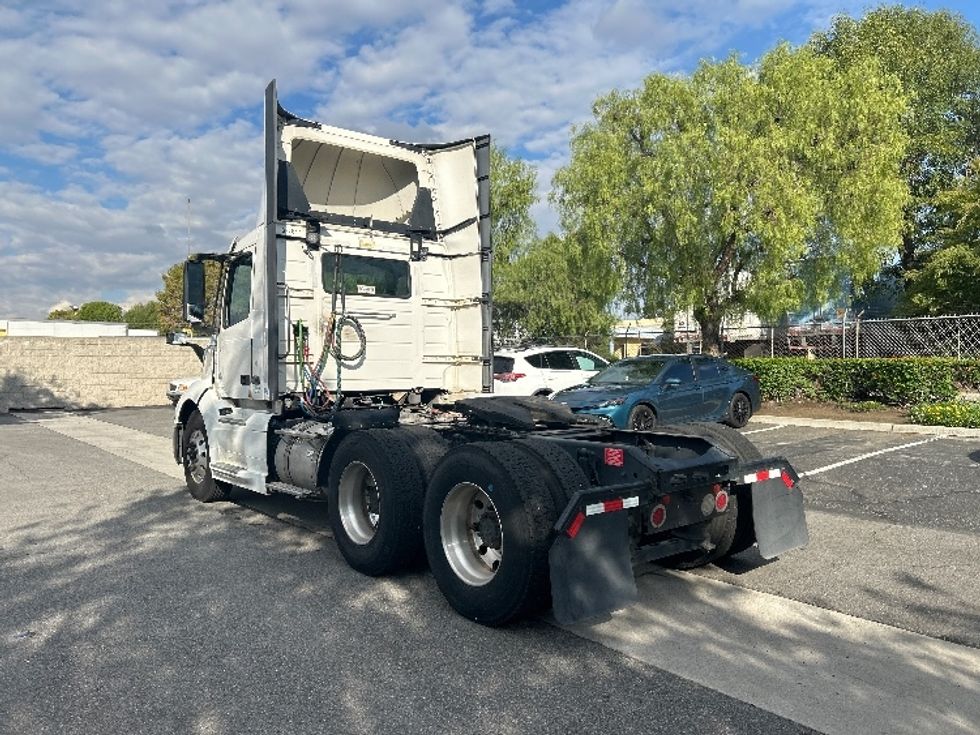 Day Cab Tractor-Heavy Duty Tractors-Volvo-2019-VNL64T300-Fontana-CA-390,868\n\t\tmiles-$ 43,750 - Image 5