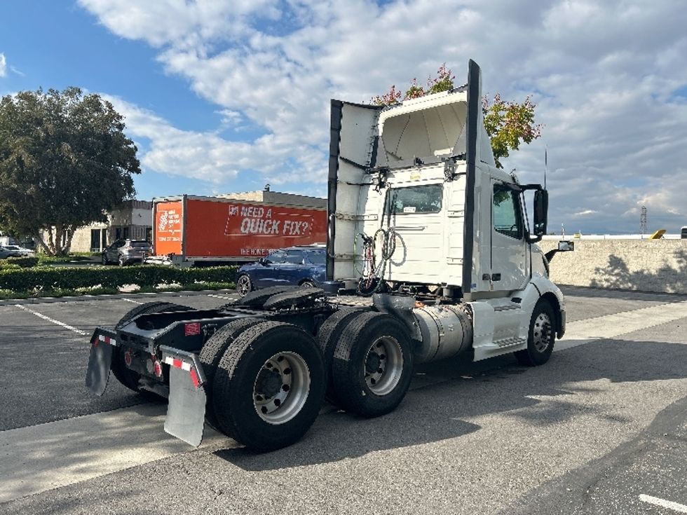 Day Cab Tractor-Heavy Duty Tractors-Volvo-2019-VNL64T300-Fontana-CA-390,868\n\t\tmiles-$ 43,750 - Image 7