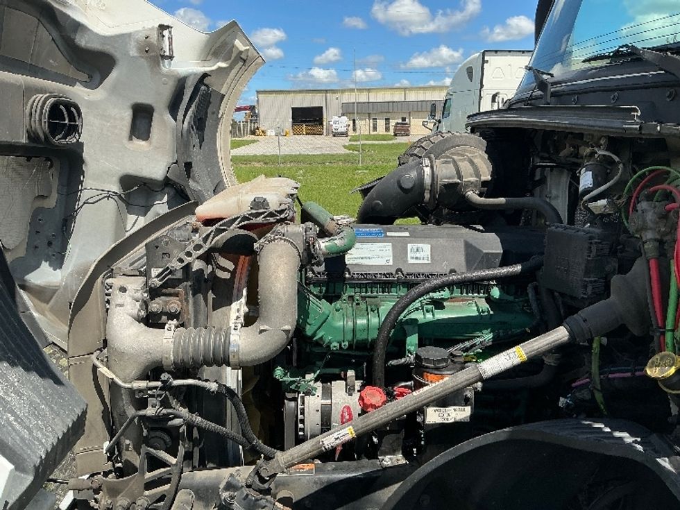 Day Cab Tractor-Heavy Duty Tractors-Volvo-2019-VNL64T300-Garden City-GA-547,998\n\t\tmiles-$ 37,750 - Image 15