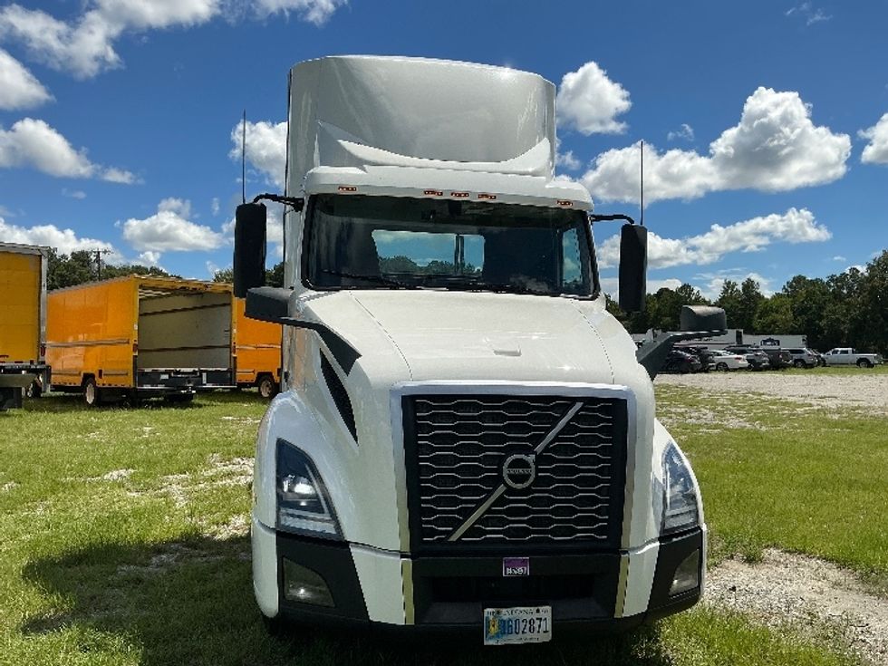 Day Cab Tractor-Heavy Duty Tractors-Volvo-2019-VNL64T300-Garden City-GA-547,998\n\t\tmiles-$ 37,750 - Image 2