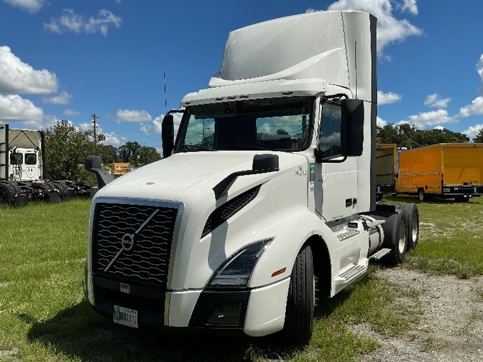 Day Cab Tractor-Heavy Duty Tractors-Volvo-2019-VNL64T300-Garden City-GA-547,998\n\t\tmiles-$ 37,750 - Image 3