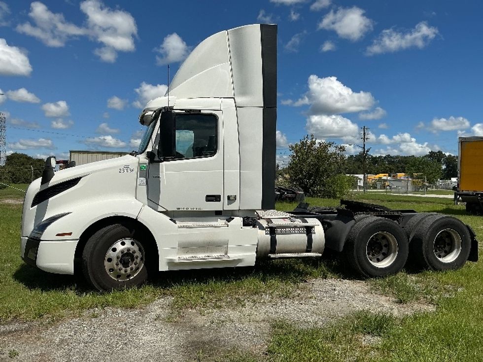 Day Cab Tractor-Heavy Duty Tractors-Volvo-2019-VNL64T300-Garden City-GA-547,998\n\t\tmiles-$ 37,750 - Image 4