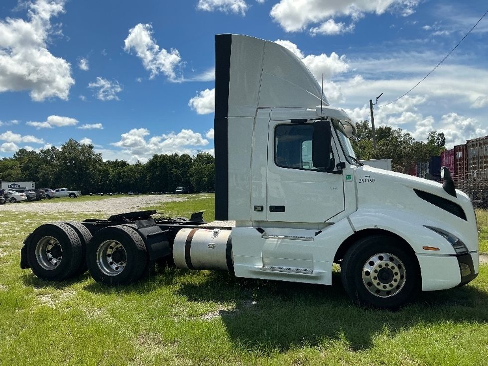 Day Cab Tractor-Heavy Duty Tractors-Volvo-2019-VNL64T300-Garden City-GA-547,998\n\t\tmiles-$ 37,750 - Image 8