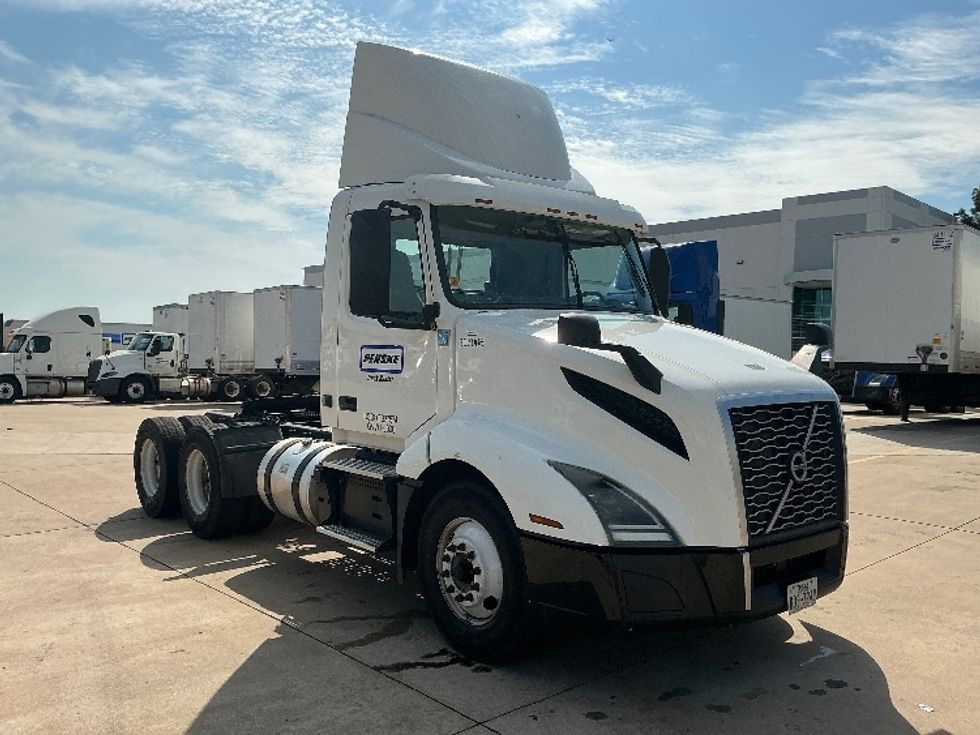 Day Cab Tractor-Heavy Duty Tractors-Volvo-2019-VNL64T300-Grand Prairie-TX-462,680\n\t\tmiles-$ 40,750 - Image 1
