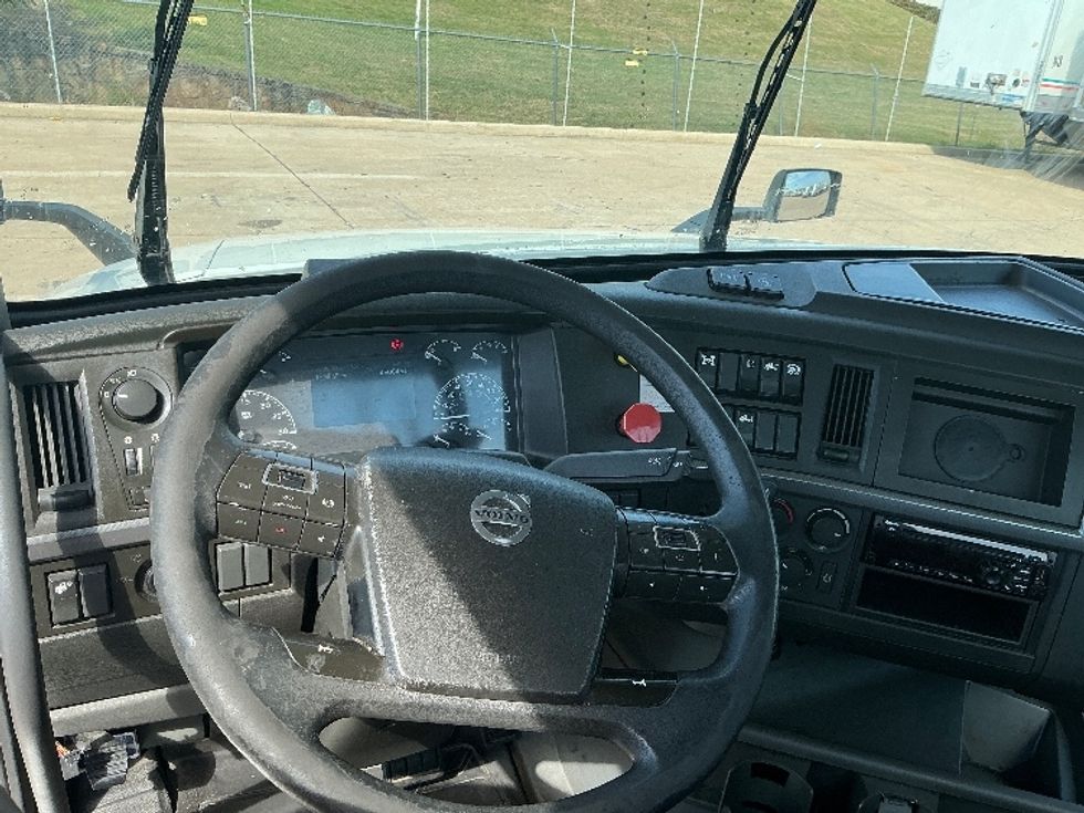 Day Cab Tractor-Heavy Duty Tractors-Volvo-2019-VNL64T300-Grand Prairie-TX-462,680\n\t\tmiles-$ 40,750 - Image 11