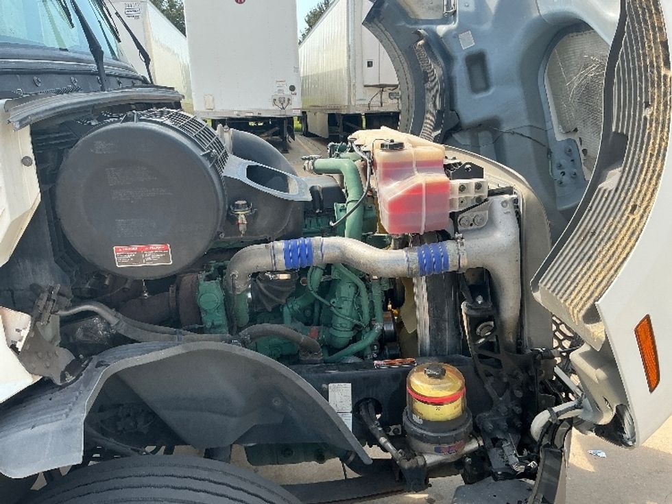 Day Cab Tractor-Heavy Duty Tractors-Volvo-2019-VNL64T300-Grand Prairie-TX-462,680\n\t\tmiles-$ 40,750 - Image 15