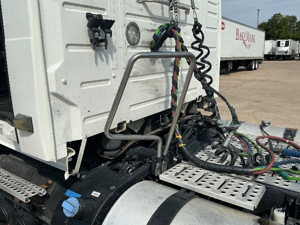 Day Cab Tractor-Heavy Duty Tractors-Volvo-2019-VNL64T300-Grand Prairie-TX-462,680\n\t\tmiles-$ 40,750 - Image 17
