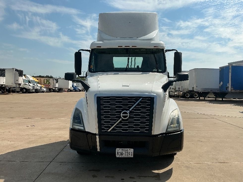 Day Cab Tractor-Heavy Duty Tractors-Volvo-2019-VNL64T300-Grand Prairie-TX-462,680\n\t\tmiles-$ 40,750 - Image 2