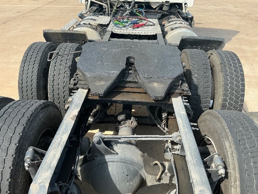 Day Cab Tractor-Heavy Duty Tractors-Volvo-2019-VNL64T300-Grand Prairie-TX-462,680\n\t\tmiles-$ 40,750 - Image 6