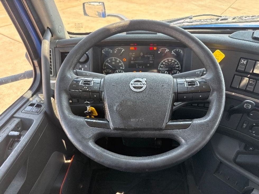 Day Cab Tractor-Heavy Duty Tractors-Volvo-2019-VNL64T300-Grand Prairie-TX-647,486\n\t\tmiles-$ 26,750 - Image 11